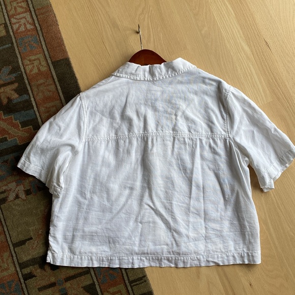 Universal Thread - Women’s Short Sleeve Collared Button-Down Shirt - White - Picture 2 of 6